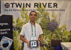 Omar Cerda with Twin River shows organic blueberries.