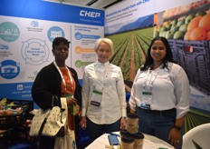 Nonhlanhla Zama from Muden Citrus in KwaZulu-Natal with Kerry Varge and Chezay Thompson from CHEP.