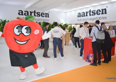 The Aartsen apple mascot welcomed many visitors to their bustling stand.