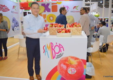 Kevin Au Yang, the local China representative of Sambo apples.