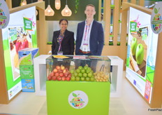 Tifanette from France had Merry Andrianasy and Malcolm Asser to present their apples and potatoes, whic are exportd from their offices worldwide. They have seen strong demand for apples, especially in South East Asia. 