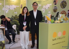 Kanjanapa Rodsa and Jatupol Sangnate at Mr Fruity. The company exports fresh and processed fruit from Thailand to Europe, Dubai, Australia and China. 