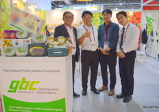 Gyeong Buk Corp had Korean pears, shine muscat grapes, strawberries and persimmons on the stand, they export to many countries around the world. 