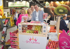 The AgroQueens team! They export both organic and conventional apples from Poland. They stated this year's volumes are big and most varieties have volumes available.