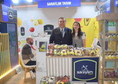 On the left is Oguz Ilica of Saraylim Tarim. They export tomatoes, onions, kiwis, apples and other vegetables from Turkey to Russia, some North African countries, Singapore and the Gulf countries. 