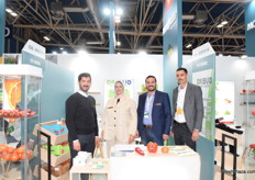 Mohamed Ait El Mkadem, General Manager of orisud, and his team. The Moroccan company exports peppers and tomatoes to various European markets, and this year has exported to Italy for the first time.