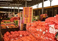 The Tshiamo Market offers produce in smaller units and stays open for longer than the main trading halls.