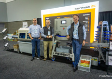 Luuk Rutten, Troy Burns and Fabiaan Hendricks show the Sormac wedge and slice cutter FS-3600  and carrot peeler UB-40