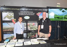 Richard Vollebregt and Yosun Cengiz from Cravo. The equipment manufacturer has recently launched a solution to reduce the cost of automatic field covering.