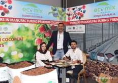 Martin Vadakekuttu (middle) from the Australian company Ecomix, providing coco substrates in Morocco.