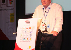 Johnathan Sutton of Tesco presented a speech detailing figures on the situation of Tesco in Asia.