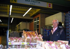 Cesare Bendinelli by stand 74 (Bra Frutta) - Melons, peaches, grapes.