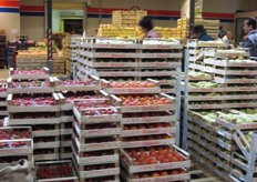 Stand 55 (Gruppo Napoleon) - Strawberries, asperges, local and foreign products.