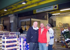 Giuseppe De Blasio and Enrico Massardi by stand 18 (Maffini Ernestino)) - Grapes, chestnuts.