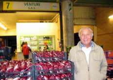 Giancarlo Venturi by his stand n. 7 (Venturi) - Local vegetables.