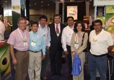 Ronald Bown (center) of ASOEX and Luz Maria Hernandez (lady on the right) of Prochile with a group of visiting Chilean growers.
