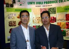 Wang Yuanjiang of Linyi Jiuli Produce and his colleague