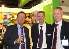 Lex Teurlings and Mark Verhoef (DailyFresh) together with Willem Nowee (Varekamp Coldstores)