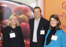 Dee Cassey, and Iain Forbes promoting California peaches, with USA visitor Jennifer Wilson of the USDA.