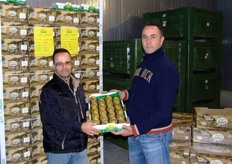 Mr. Gianluca De Felice (on the right), Frutti Felici manager, is proudly showing a box of I cat. kiwis. On the left, Dr. Germano Lombardi, firm's agronomist.