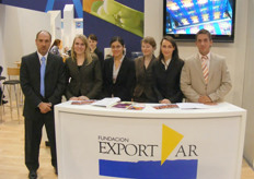 Jabier Dufourquet (far left), with the team of Funcacion Exportar, and Patricio Pizzoglio (far right).