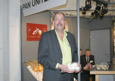 Rene Debast of Pan United showing his new packing for garlic and ginger