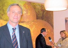 Domenico Sacchetto, President of PIEMONTE ASPROFRUT. In the background the retiring minister of Agriculture Paolo De Castro, during an interview.