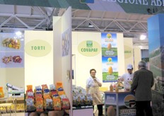 Two potato producers, CO.VA.PAF. and TORTI s.r.l., inside the collective expositive stand of Regione Abruzzo.