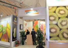 Stand SPREAFICO FRANCESCO & F.LLI S.p.A. The Spreafico group consists of: its own farms, three warehouses for processing and stocking horticultural products and four platforms for distributing them. The farms’ and processing facilities’ production specialization have made it possible for Spreafico to specialize Kiwi, Pears, Peaches, Nectarines and Apples, guaranteeing supply of these products all year round thanks also to supplies of imported products. The import division deals with all importation of exotic and ethnic products.