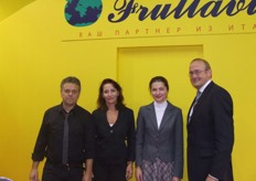 Paolo Bussadori and Elena Staingardt of Fruttaviva Italia toghether with their multiligual interpreter Yulia Zvonariova and visited by the Dutch company AJB Fruitbox represented by Hans Bek.