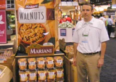 Matt of Mariani Nuts presenting Walnuts.