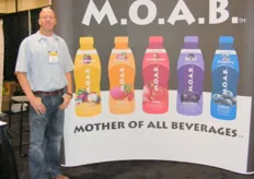 Mike Visser of Frützzo presenting a new product M.O.A.B.