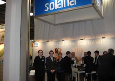 Mareike Blum with her 2 colleagues in the Booth of Saka Pflanzensucht GbR/Solana AgrarprodukteGmbH & Co. KG