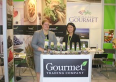 Julia Inestroza together with a colleague represents Gourmet Trading. They are promoting the year round white and green asparagus.