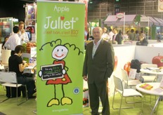 Daniel Corbel of Cardell promotes the Juliet Apple