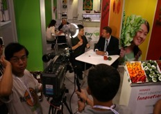 "Enza interviewed by the local television about the "Sweet Green" bell pepper"