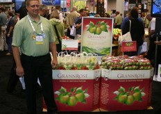 Sam Godwin of Chelan Fresh promotes the Grannrose apple