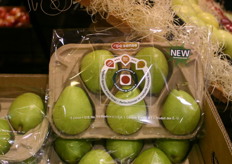 A packaging from Domex Superfresh Growers, which clarifies if the pear is crispy, firm or juicy.