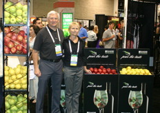 Don Wohlford and Jill Morrison of Oneonta Starr Ranch Growers promote their pears