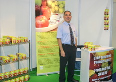 Howard Gold promotes Fruit & Veg Saver. It is a little bag which emit Ethylene gas. The product needs to be put for example in a fruit bowl at home. It is now available for the consumers, but will also become available for the trade itself.