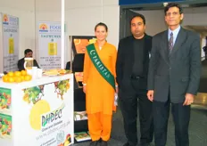 Mr. Kashif Niazi (right) Marketing Manager of Pakistan Horticulture Development and Export Board with other representatives