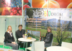 Mr. Eric Kabouny in the middle and his colleagues of Agrobiodrôm