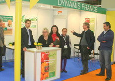 The team of Dynamis and some customers in their stand