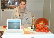 Nathalie Ribes of Iberfrance is promoting their tomatoes. The trophee on the table is for the quality of the tomatoes.