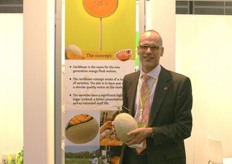 Jan Doldersum living in China for Rijk Zwaan promotes the orange flesh melon.