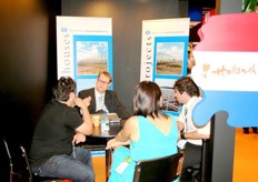 Arjan Nobel of Van der Hoeven greenhousebuildersin conversation with some visitors.