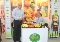 Ian Albers of First Fresh New Zealand. There is not a lot of competition in South-East Asia for the persimmon of New Zealand. Nationally there are 350.000 trays of persimmon and 190.000 trays are owned by First Fresh. First Fresh export 65% of their Persimmon to South-East Asia.