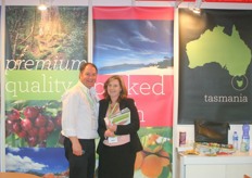 Chris Knapek and Lucy Gregg of Fruit Growers Tasmania. Tasmania has got no fruit fly and the last cherries of the Southern Hemisphere. These cherries are comparable with the B.C. cherries.