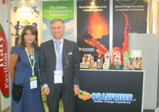 Salvo Laudani (on the right) with his colleague promote Oranfrizer. They were looking for partners in the South Pacific.