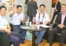 Waving Younger Liu payed a visit to the Dutch booth.